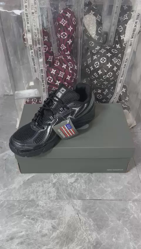 New Balance 740 Black